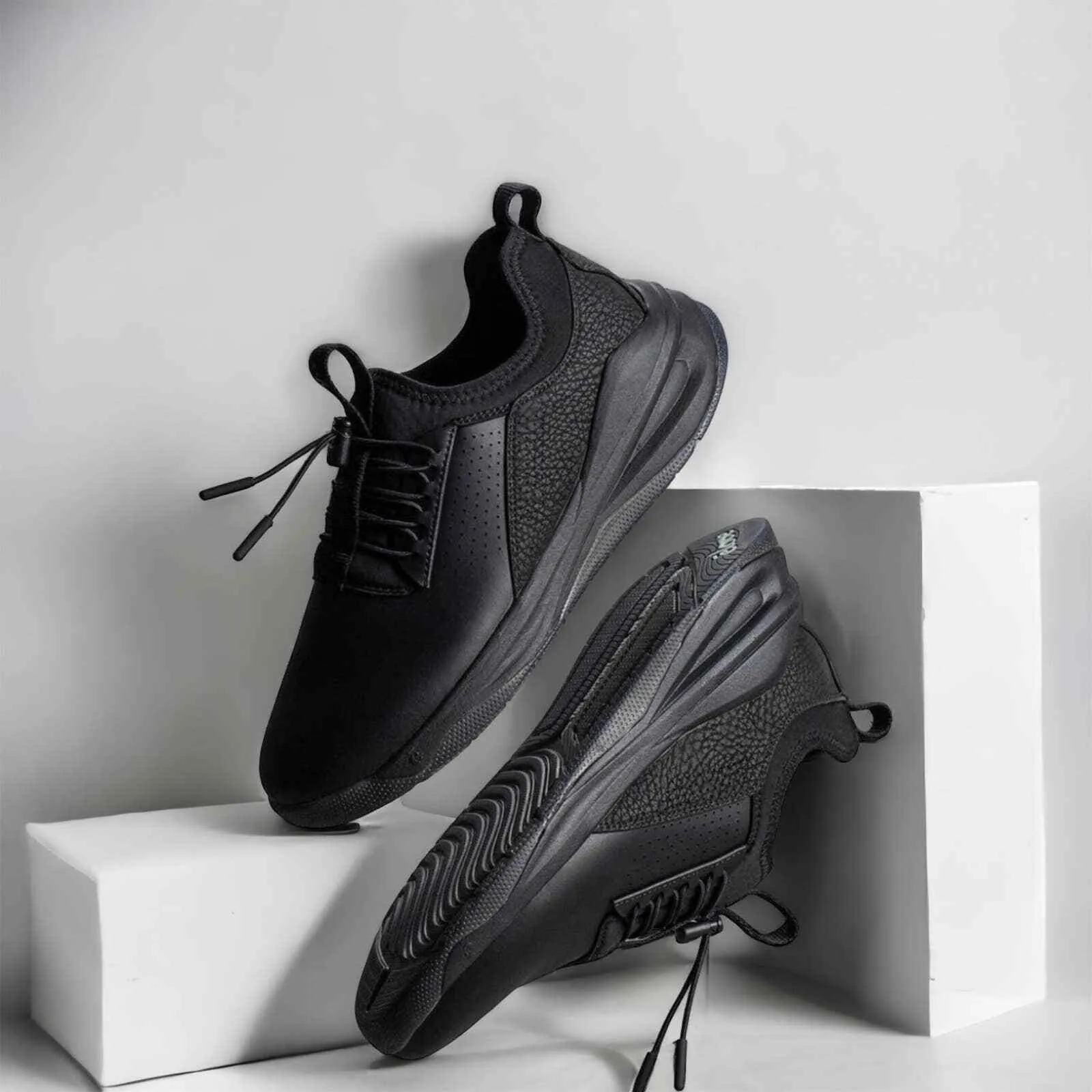 Clove Classic Healthcare Nursing Shoes - All Black Option Size 10.5 New Sneakers